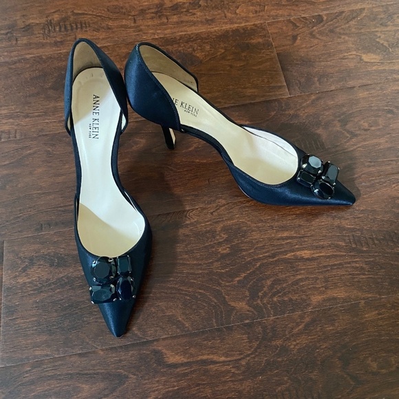 Anne Klein Women's Black Satin Stiletto Pumps Jeweled Detail Size 7M - Picture 2 of 15